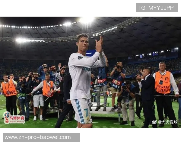 C罗宣布离开皇马后队友镜头外愤怒吐槽引发热议